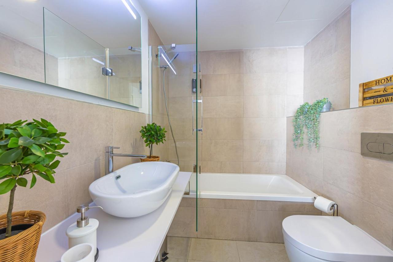 Ventura 2 - Centric & Pool - Simplytarifa Apartment Bagian luar foto