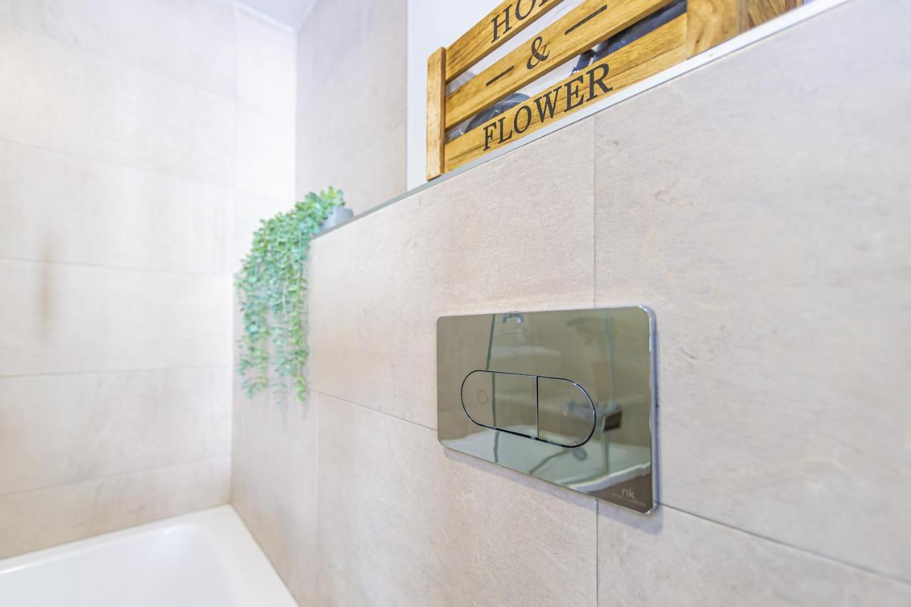 Ventura 2 - Centric & Pool - Simplytarifa Apartment Bagian luar foto